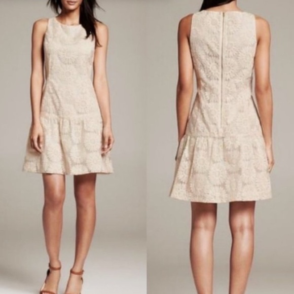 Banana Republic Dresses & Skirts - Banana Republic Sunflower Lace Dress - Size 2